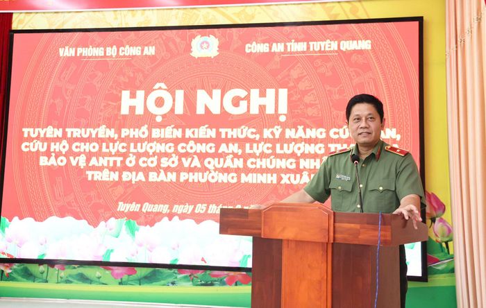 Phó Chánh Văn phòng Bộ Công an, Phó trưởng ban Thường trực Ban Chỉ huy Phòng thủ dân sự Bộ Công an Thiếu tướng Nguyễn Hồng Nguyên phát biểu chỉ đạo tại hội nghị