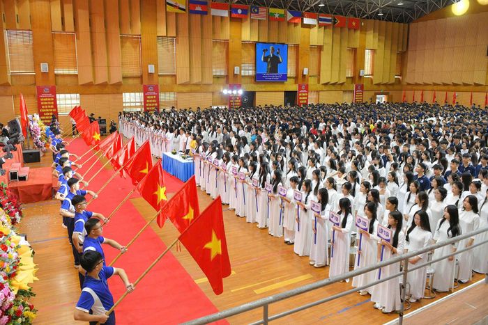 Năm học 2026–2027, Trường THPT Lê Văn Thiêm tiếp tục phát huy sự phối hợp giữa nhà trường, gia đình và xã hội