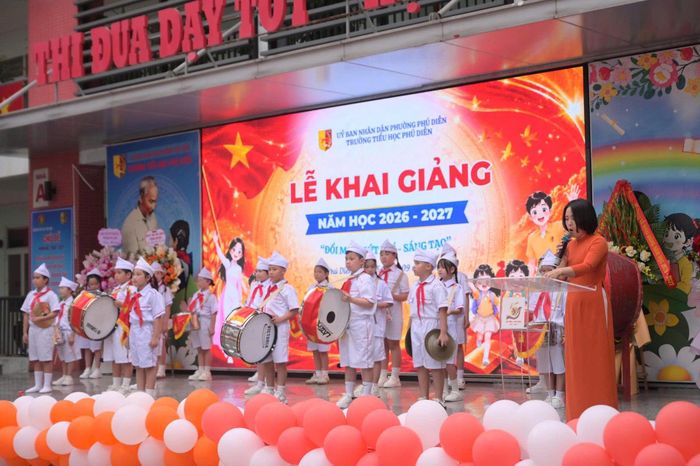 Trong không khí rộn ràng, phấn khởi của những ngày đầu năm học mới, thầy và trò nhà trường cùng nhau khởi động một hành trình mới với quyết tâm “Đổi mới – Bứt phá – Sáng tạo”, hướng tới xây dựng môi trường giáo dục hiện đại, nhân văn và giàu bản sắc.