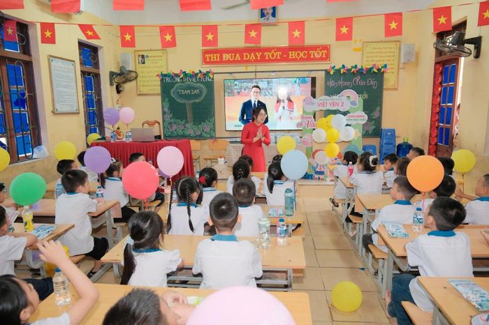 Lễ Khai giảng năm học 2026–2027 khép lại trong niềm vui, sự háo hức và những ánh mắt tràn đầy kỳ vọng của học sinh. Một năm học mới đã chính thức bắt đầu – một hành trình mới với những mục tiêu mới, những trải nghiệm mới và những khát vọng mới.  