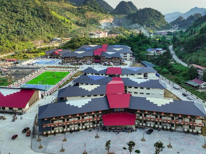 Trường PTNT Tiểu học và THCS Mường Khương, xã Mường Khương (Lào Cai).
