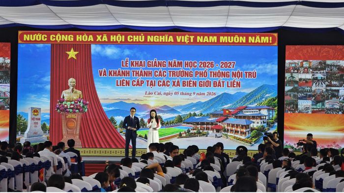 Chương trình tại điểm cầu trung tâm tại Trường Phổ thông nội trú Tiểu học và THCS Mường Khương, xã Mường Khương (Lào Cai).