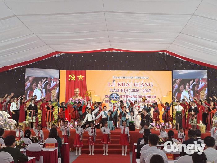 Hơn 370.000 học sinh Sơn La khai giảng năm học mới.