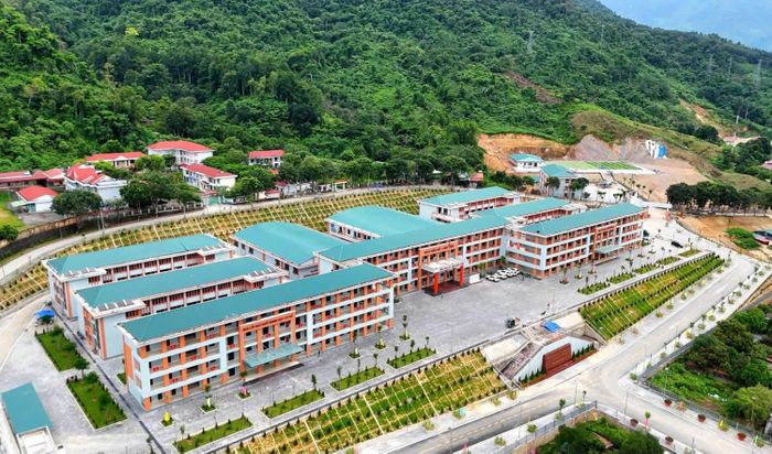 Trường Phổ thông nội trú Tiểu học và Trung học cơ sở Pa Tần tỉnh Lai Châu được khánh thành nhân ngày khai giảng năm học mới.