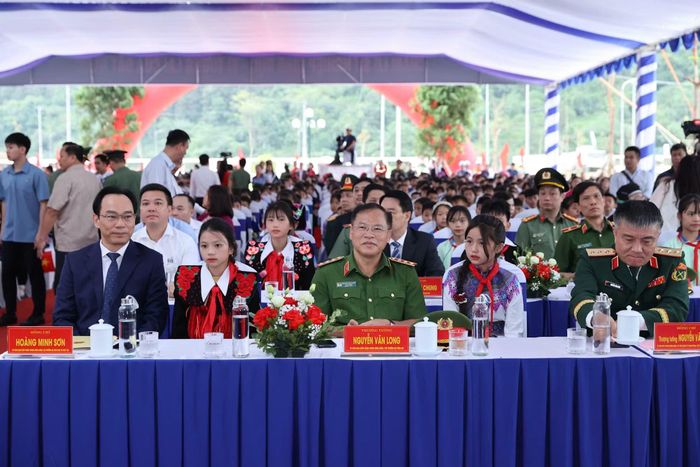 Thủ tướng Chính phủ Lê Minh Hưng và các đại biểu tham dự buổi lễ.