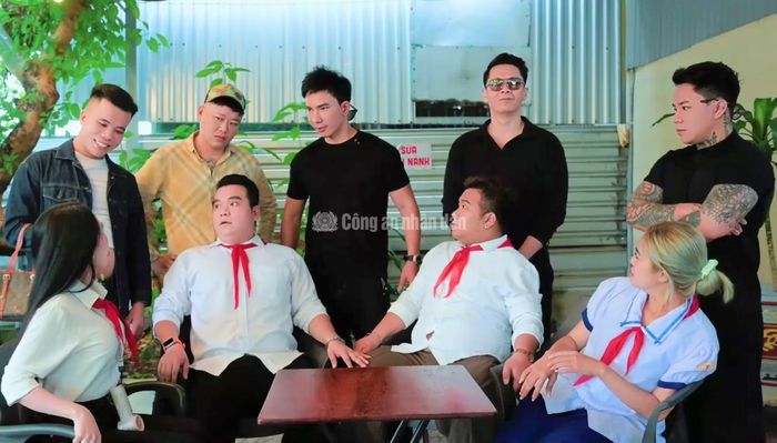 Các vai diễn trong video là các KOL đến từ Cà Mau, Cần Thơ và người mẫu tại TP Hồ Chí Minh trong các vai học sinh và nhóm đối tượng dụ dỗ.