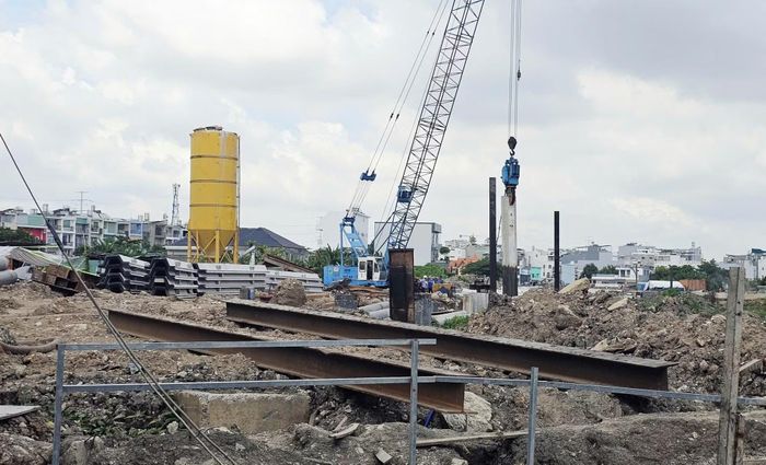 Công trường cải tạo rạch Xuyên Tâm.