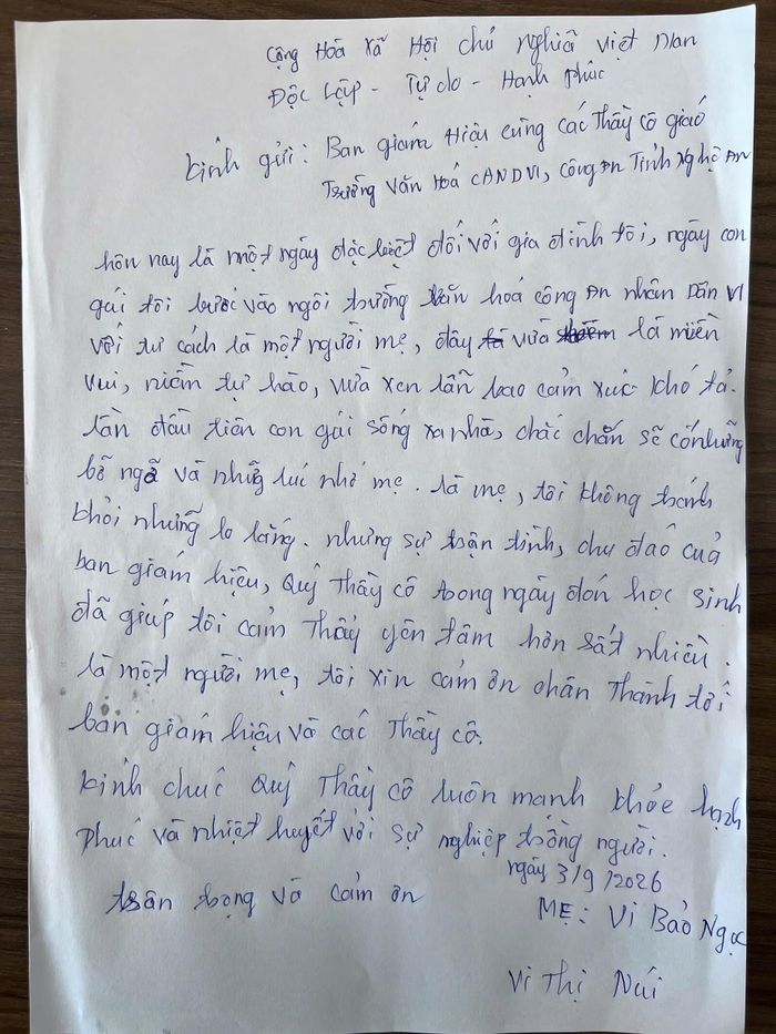 Nhiều phụ huynh đã viết thư cảm ơn thầy cô giáo nhà trường đã tạo điều kiện để con em các gia đình đồng bào thiểu số vùng biên giới rẻo cao được học tập, rèn luyện trong môi trường lực lượng vũ trang.