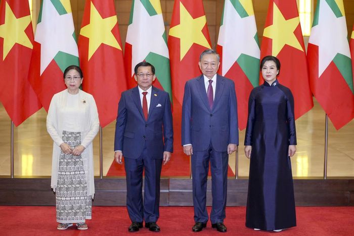 Tổng Bí thư, Chủ tịch nước Tô Lâm và phu nhân chụp ảnh chung cùng Tổng thống Myanmar Min Aung Hlaing và phu nhân.