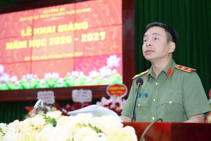 Trung tướng Lê Xuân Minh phát biểu tại lễ khai giảng.
