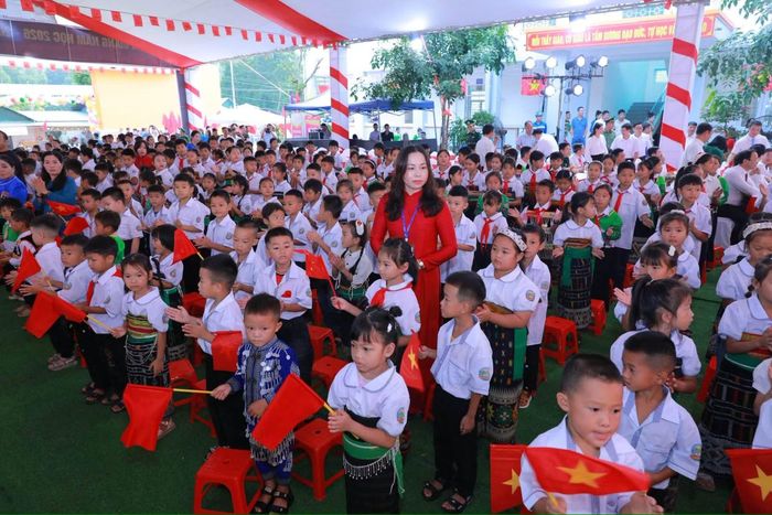 Năm học 2026 - 2027, Trường Phổ thông nội trú Tiểu học và THCS Sơn Thủy có 667 học sinh, trong đó, 248 học sinh từ lớp 4 đến lớp 9 được tổ chức học tập nội trú; 419 học sinh các khối lớp còn lại học bán trú.