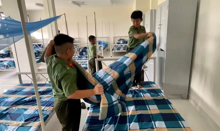Trong môi trường học tập mới, các em học sinh không chỉ được học tập văn hóa mà còn được rèn luyện trở về ý thức tự giác trong cuộc sống.