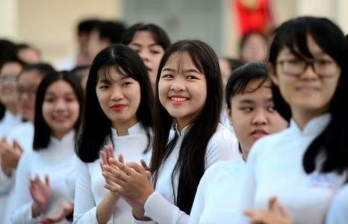 Cần giúp học sinh hiểu rằng mục tiêu cuối cùng của việc học là vì sự tiến bộ của chính các em chứ không phải chạy đua vì thành tích hay điểm số.