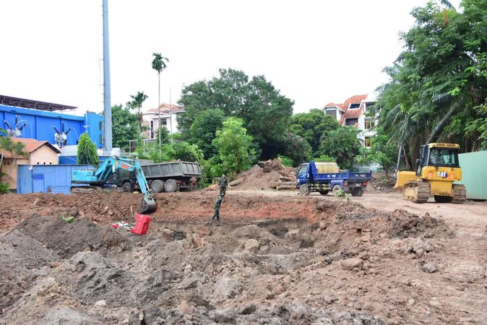 Trong ngày hôm nay, lực lượng làm nhiệm vụ đã xử lý hơn 600m³ đất, tiếp tục mở rộng phạm vi tìm kiếm tại Khu B, Công viên Lê Thị Riêng.