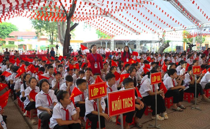 Học sinh Trường Tiểu học, THCS và THPT Minh Châu tham gia Lễ khánh thành và khai giảng năm học 2026-2027. Ảnh: Thanh Hải