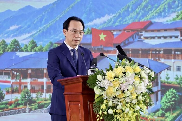 Bộ trưởng Bộ Giáo dục và Đào tạo Hoàng Minh Sơn đọc Thư của Tổng Bí thư, Chủ tịch nước Tô Lâm gửi ngành Giáo dục nhân dịp khai giảng năm học mới. Ảnh: MOET