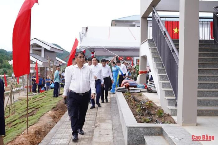 Bí thư Tỉnh ủy, Chủ tịch HĐND tỉnh Phan Thăng An thăm, kiểm tra cơ sở vật chất tại Trường Phổ thông nội trú Tiểu học và THCS Trà Lĩnh.