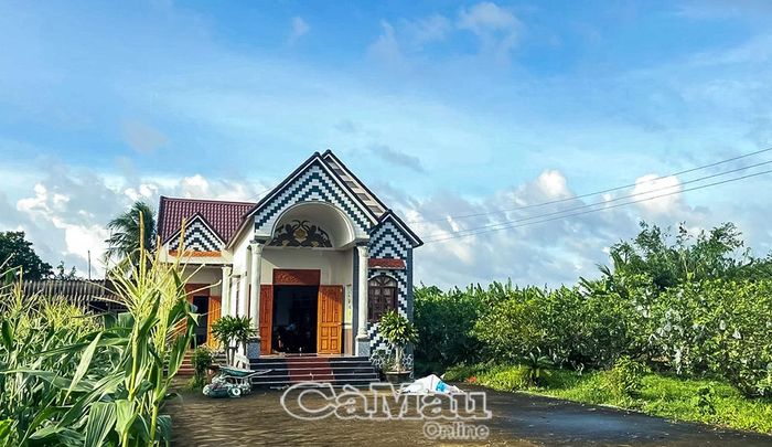 Từ ruộng lúa, ao cá đến những khoảng đất quanh nhà, người dân Khánh Hưng khai thác hiệu quả, tạo thêm nguồn thu.