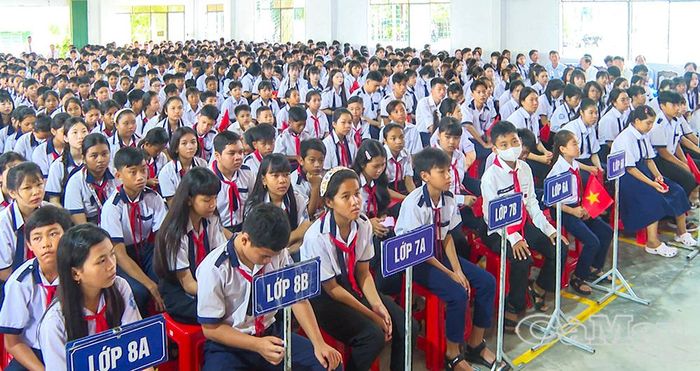 Học sinh Trường Phổ thông Dân tộc nội trú Cà Mau dự lễ khai giảng năm học mới 2026-2027.