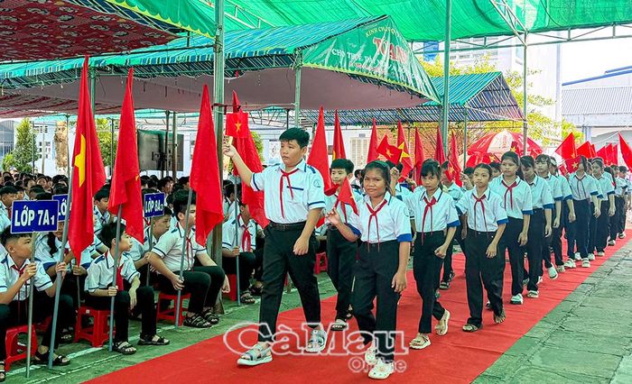  Năm học 2026-2027, Trường THCS Tân Lộc có 174 học sinh lớp 6. (Trong ảnh: Các em học sinh lớp 6 trong lễ chào đón năm học mới)