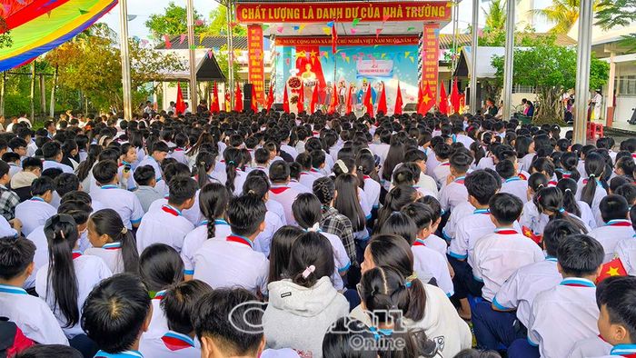 Quang cảnh lễ khai giảng năm học 2026-2027 tại Trường THCS Thạnh Bình.