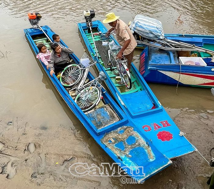 Với chiếc xe đạp mới làm phương tiện đi lại, đường đến trường của các em học sinh hoàn cảnh khó khăn sẽ vơi bớt nhọc nhằn.