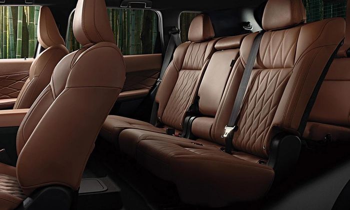 Xe sử dụng pin 22,7 kWh. (Ảnh: Mitsubishi)