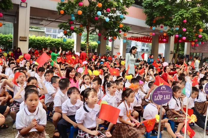 Khai giảng ngắn gọn, ưu tiên hoạt động dành cho học sinh.
