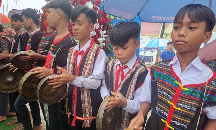 Rộng ràng tiếng cồng chiêng trong Lễ khai giảng.