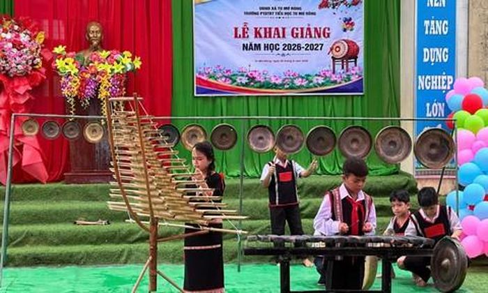 Trường với 98% học sinh là người Xơ Đăng.