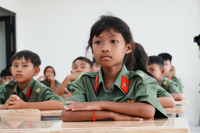 Các em học sinh dự lễ khai giảng