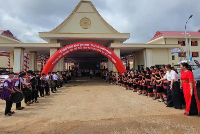 Lễ khai giảng năm học 2026 - 2027 và khánh thành Trường Phổ thông nội trú Tiểu học và THCS Dục Nông (xã Dục Nông, tỉnh Quảng Ngãi).