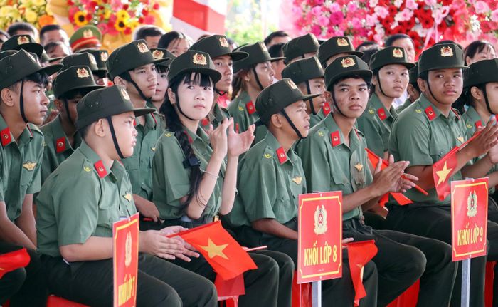 Các em học sinh tại buổi khai giảng.