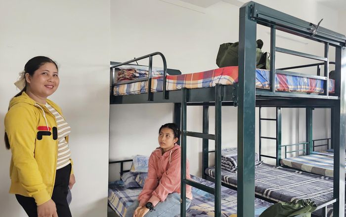 Nhiều phụ huynh vui mừng khi con em vào ngôi trường mang tính kỷ luật cao.