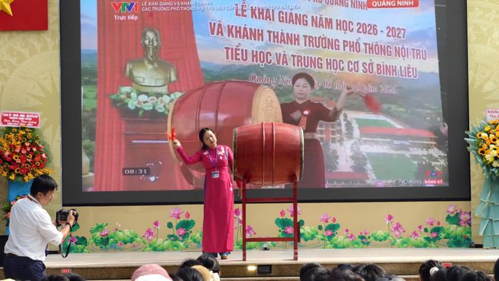  Tiếng trống khai trường vang lên tại Trường THCS Phan Văn Trị, phường Hạnh Thông, hòa chung không khí khai giảng năm học 2026–2027 trên cả nước
