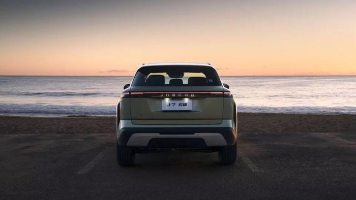 Tại Úc, Jaecoo J7 PHEV AWD có giá 47.990 AUD. Ảnh: Jaecoo.