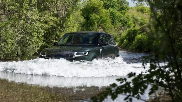 Range Rover Electric duy trì khả năng vượt địa hình. Ảnh: Lange Rover.