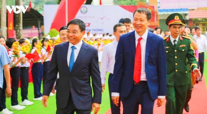 Ủy viên Trung ương Đảng, Phó Thủ tướng Chính phủ Nguyễn Văn Thắng dự Lễ khai giảng năm học 2026-2027 tại Trường THCS Hùng Vương, phường Trảng Bom, thành phố Đồng Nai
