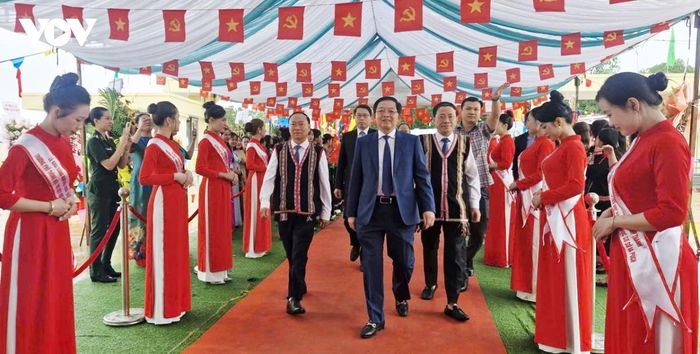 Ủy viên Trung ương Đảng, Phó Thủ tướng Hồ Quốc Dũng tới dự Lễ khai giảng năm học 2026-2027 và khánh thành Trường Phổ thông nội trú Tiểu học và Trung học cơ sở (TH&THCS) Ia Púch tại làng Chư Kó, xã Ia Púch, tỉnh Gia Lai