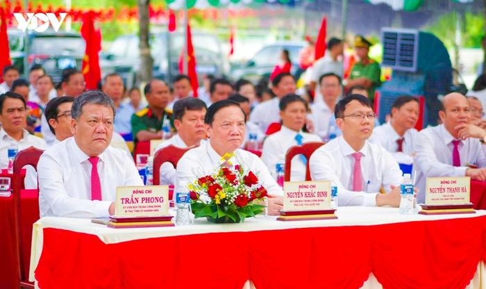 Ủy viên Trung ương Đảng, Phó Chủ tịch Quốc hội Nguyễn Khắc Định dự khai giảng tại điểm cầu Trường Phổ thông Dân tộc nội trú THCS và THPT Pi Năng Tắc, tỉnh Khánh Hòa