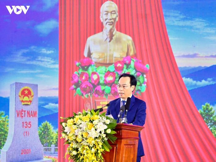 Bộ trưởng Bộ Giáo dục và Đào tạo Hoàng Minh Sơn đọc Thư của đồng chí Tổng Bí thư, Chủ tịch nước Tô Lâm gửi ngành giáo dục nhân dịp khai giảng năm học mới tại điểm cầu chính Trường Phổ thông nội trú Tiểu học và Trung học cơ sở Mường Khương, tỉnh Lào Cai