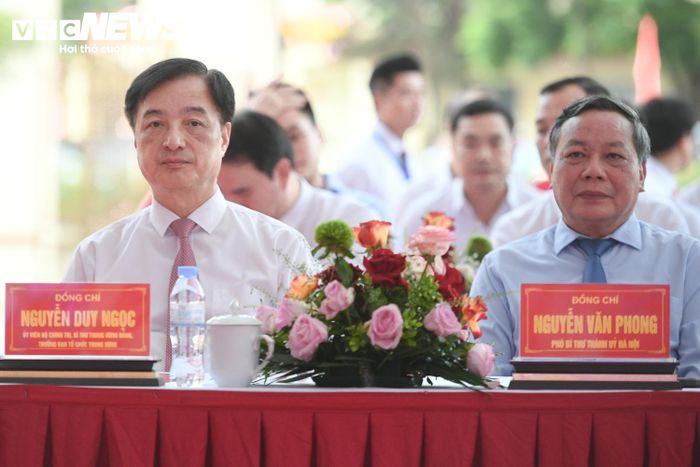 Sáng 5/9/2026, Lễ khai giảng năm học 2026 - 2027 được tổ chức đồng loạt trên cả nước theo hình thức trực tiếp kết hợp trực tuyến. Tại xã Minh Châu, Hà Nội, Uỷ viên Bộ Chính trị, Trưởng Ban Tổ chức Trung ương Nguyễn Duy Ngọc dự lễ khai giảng năm học 2026 - 2027.