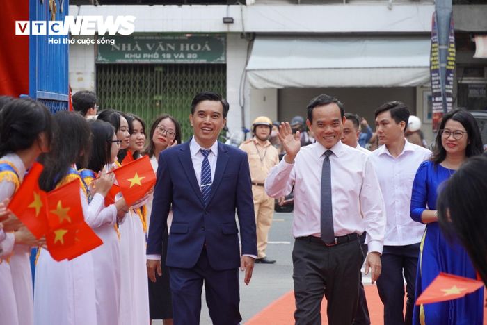 Bí thư Thành ủy TP.HCM Trần Lưu Quang đến tham dự Lễ khai giảng tại điểm cầu chính thành phố.