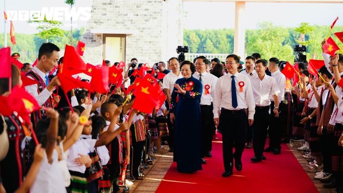 Phó Thủ tướng Phạm Thị Thanh Trà đến dự Lễ Khai giảng năm học 2026 - 2027 tại Trường phổ thông nội trú Tiểu học và Trung học cơ sở A Lưới 3. (Ảnh: Ngọc Hiếu)