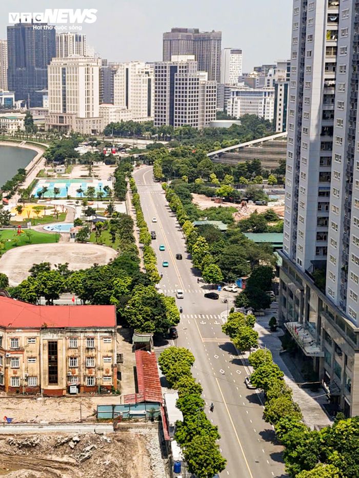 Tuyến đường có mặt cắt rộng 25m, trong đó phần lòng đường rộng 15m, vỉa hè mỗi bên rộng 5m. Mặt đường được trải nhựa, vỉa hè, cây xanh và hệ thống chiếu sáng đã được hoàn thiện.