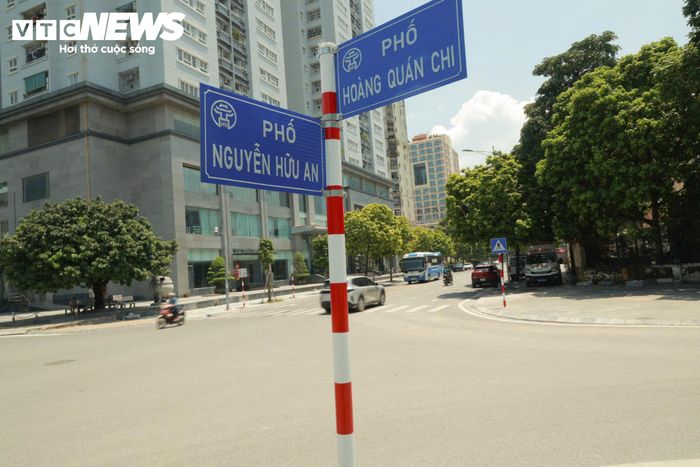 Trước đó, sáng 28/8, phường Cầu Giấy tổ chức lễ gắn biển Công viên An Hòa và phố Nguyễn Hữu An nhân dịp kỷ niệm 81 năm Cách mạng Tháng Tám thành công và Quốc khánh 2/9.