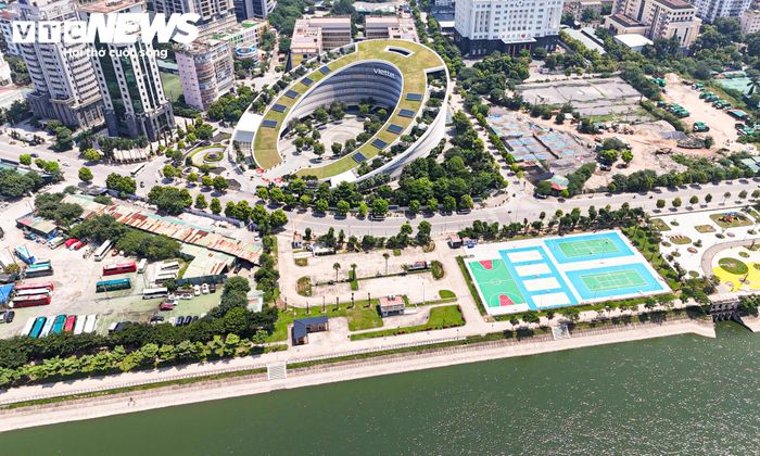 Dọc phố Nguyễn Hữu An có trụ sở Bộ Nội vụ, Hội Liên hiệp Phụ nữ Hà Nội, Tập đoàn Viettel, Trạm Y tế phường cùng nhiều cơ quan, doanh nghiệp và các tòa nhà cao tầng.