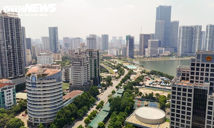 Trong kháng chiến chống Pháp, ông tham gia Chiến dịch Điện Biên Phủ và trực tiếp chỉ huy Trung đoàn 174 đánh đồi A1. Đây là một trong những trận đánh ác liệt tại tập đoàn cứ điểm Điện Biên Phủ. Trong kháng chiến chống Mỹ, ông tham gia chiến đấu tại mặt trận Tây Nguyên, trong đó có trận Ia Đrăng năm 1965. Năm 1975, ông giữ cương vị Tư lệnh Quân đoàn 2, tham gia Chiến dịch Hồ Chí Minh.