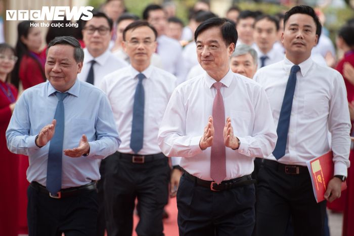 Tham dự buổi lễ có Ủy viên Bộ Chính trị, Bí thư Trung ương Đảng, Trưởng Ban Tổ chức Trung ương Nguyễn Duy Ngọc; Phó Trưởng Ban Tổ chức Trung ương Hà Minh Hải; Phó Bí thư Thành ủy Hà Nội Nguyễn Văn Phong cùng đại diện lãnh đạo các sở, ban, ngành thành phố. 