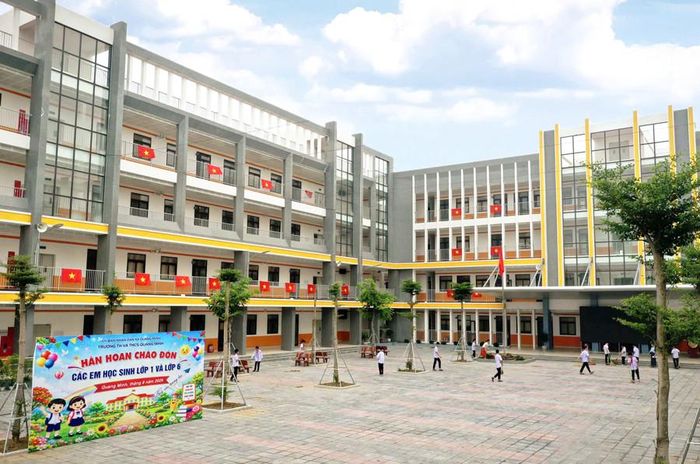 Diện mạo khang trang của Trường liên cấp Tiểu học - Trung học cơ sở Quang Minh (xã Quang Minh). Ảnh: Phạm Hùng